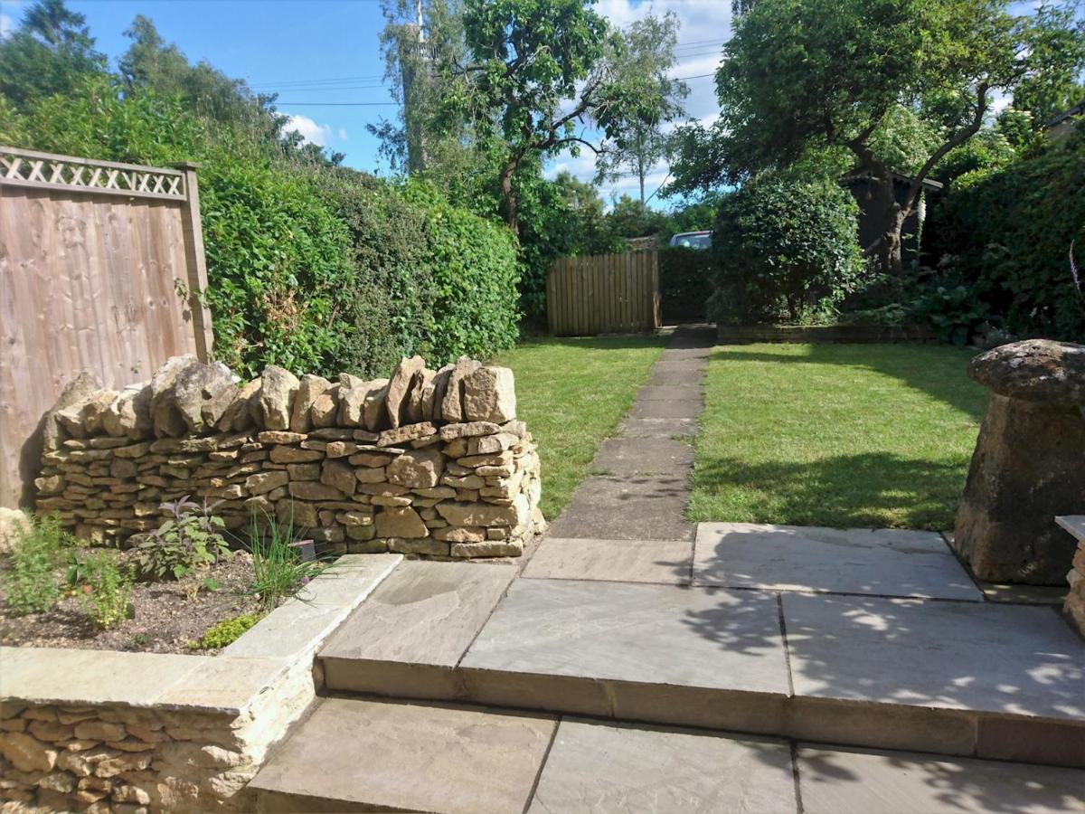 Pass The Keys The Pippins A Cotswold Cottage And Garden Parking Stow-on-the-Wold Exterior foto